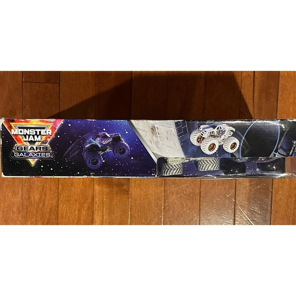 Monster Jam Gears and Galaxies‎ Max D VS Monster Mutt Special Edition Arena New